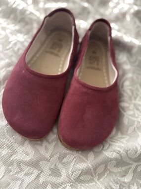 Earthing Harmony Classic Women's Burgundy Suede Ballet Flats- worn twice